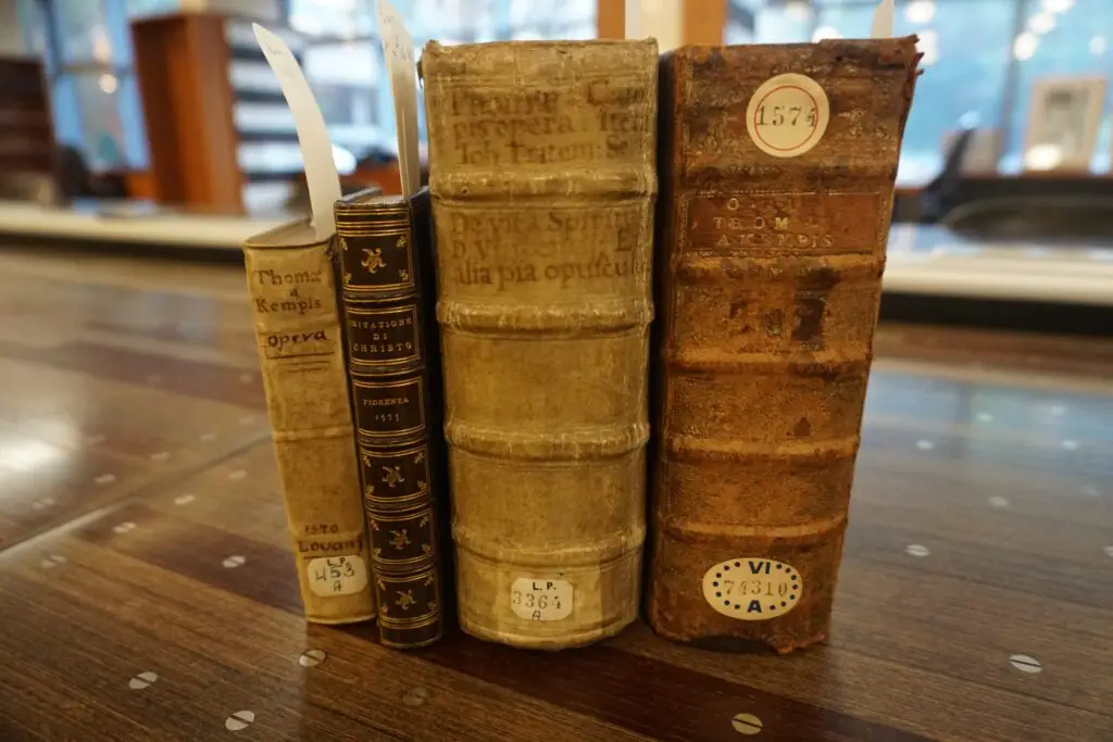 Méditations médiévales à KBR : une expo pop-up sur l’Imitatio Christi de Thomas a Kempis 1 selectie van exemplaren IC selection exemplaires IC KBR