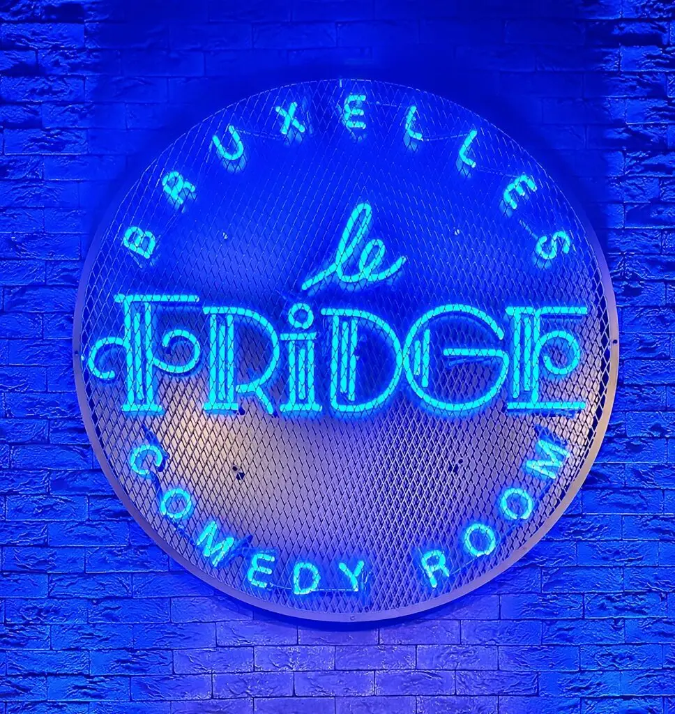 Le Fridge Comedy Club : Une Bouffée d’Air Frais pour les Amateurs de Stand-Up à Bruxelles