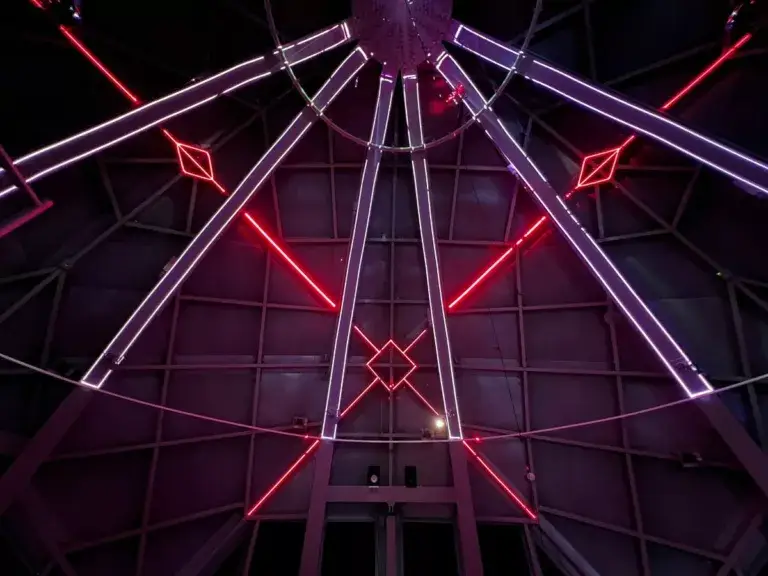 Echoes of Distant Lights : Une Immersion Cosmique au Cœur de l’Atomium