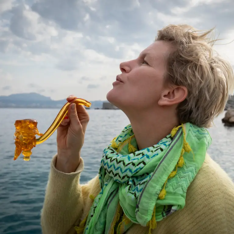 Laure Prouvost investit Marseille : une plongée onirique et immersive au cœur de l’art contemporain