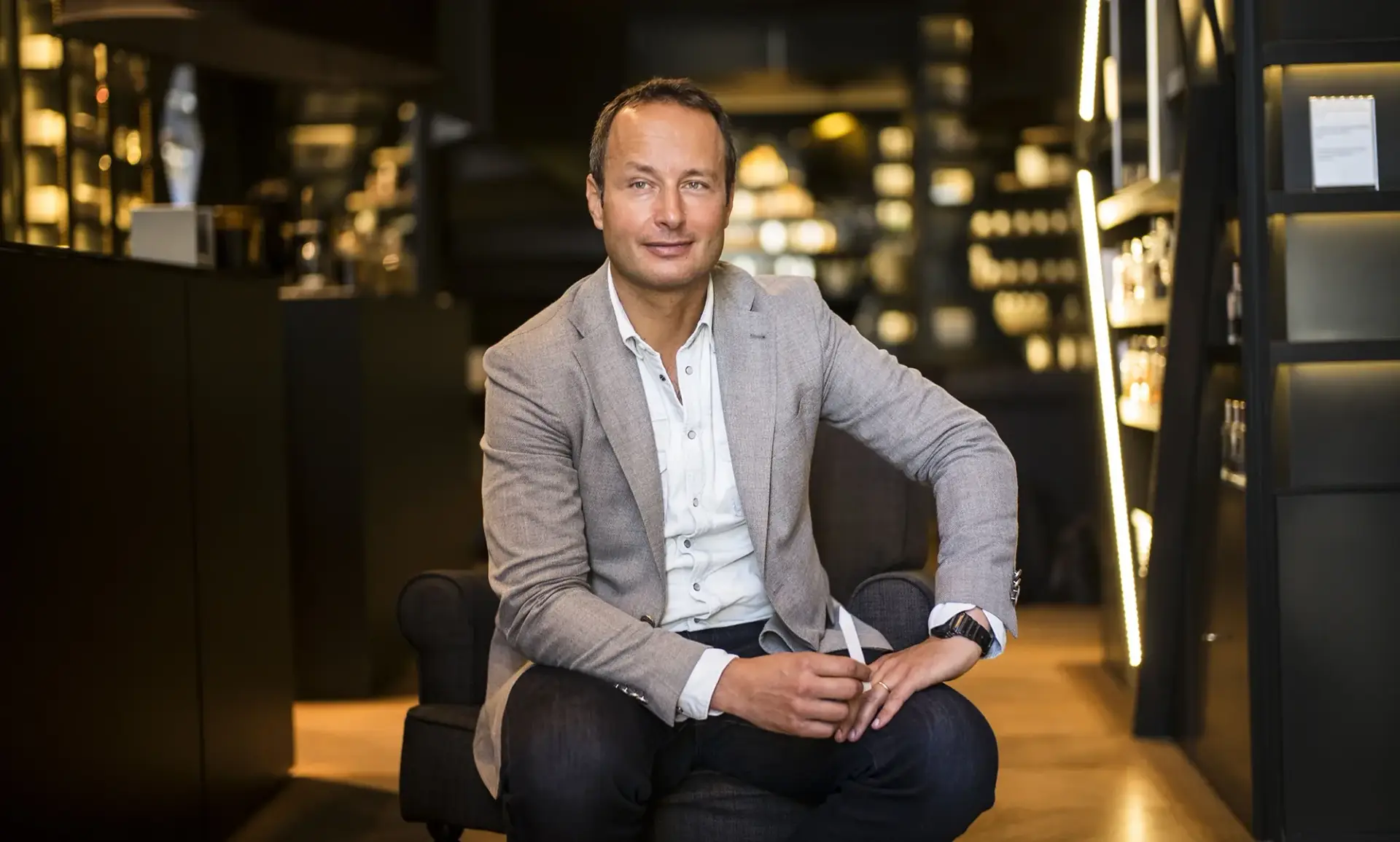 Face-à-flacon avec Étienne de Swardt, créateur en état de liberté 1 Étienne de Swardt