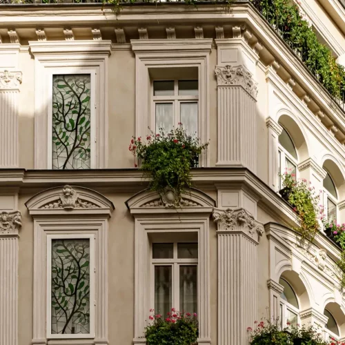 Château des Fleurs : Un Bout d'Art Nouveau Réinventé au Cœur de Paris